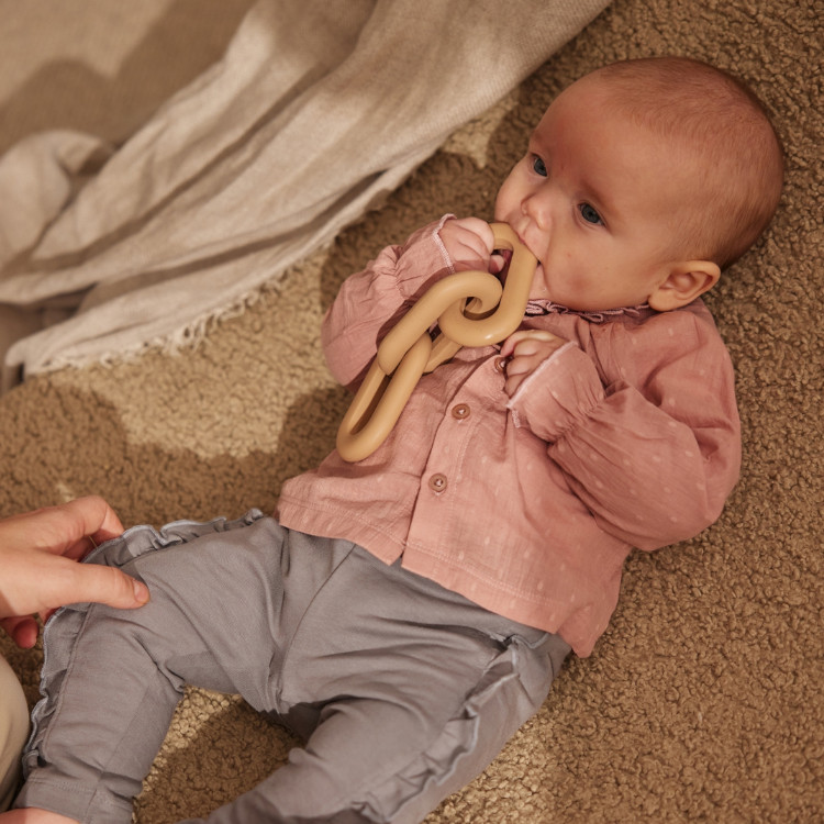 Zuckersüße Mädchen-Chinohose in Grau – bequemer Style für Alltag & Feste | DER Babyladen Erlangen